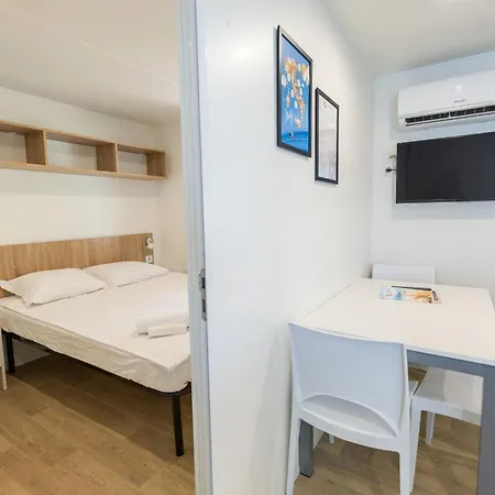 Small Camp Baia Domizia Kr Vip Full Service Exterior foto