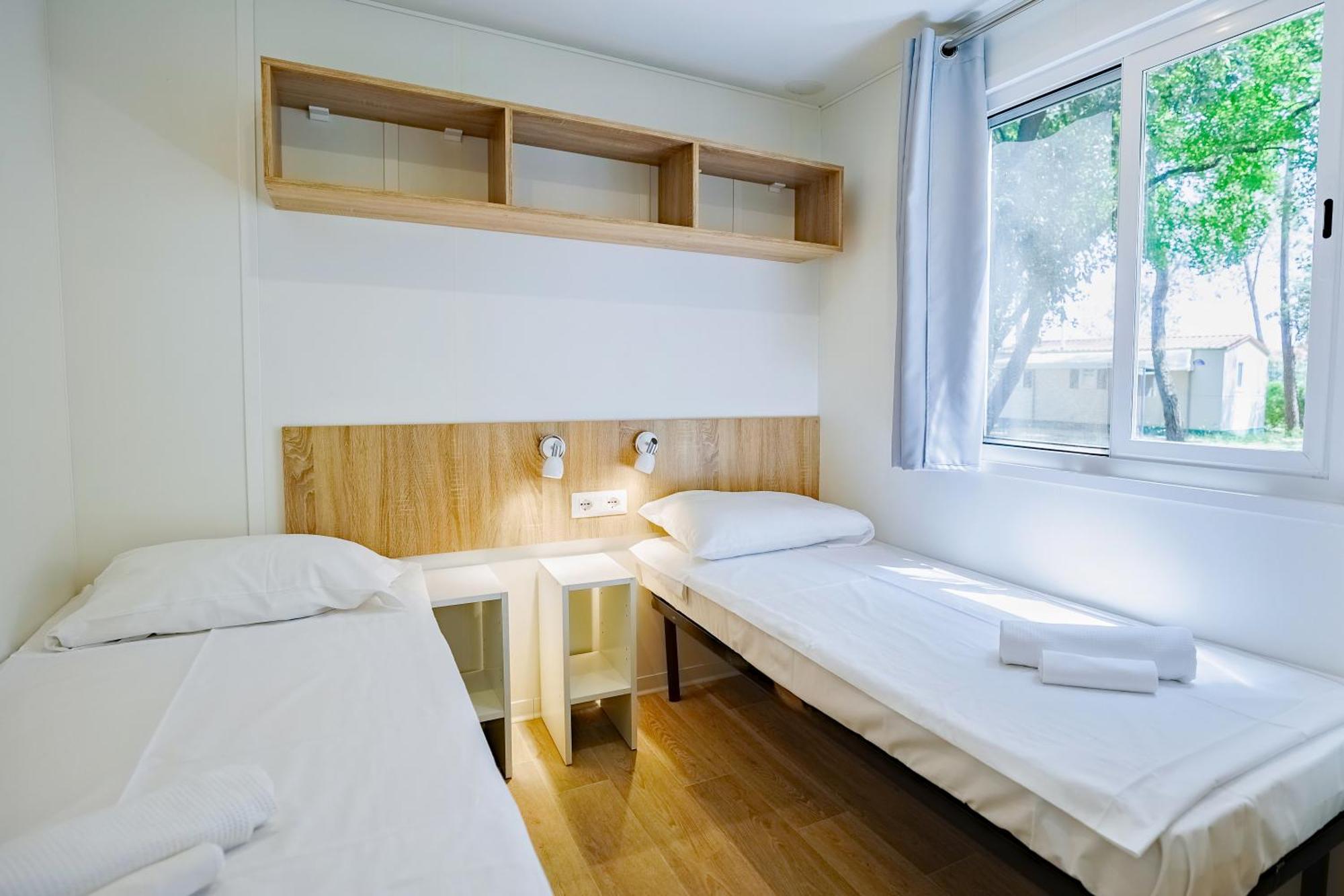 Small Camp Kr Vip Full Service Campsite Baia Domizia