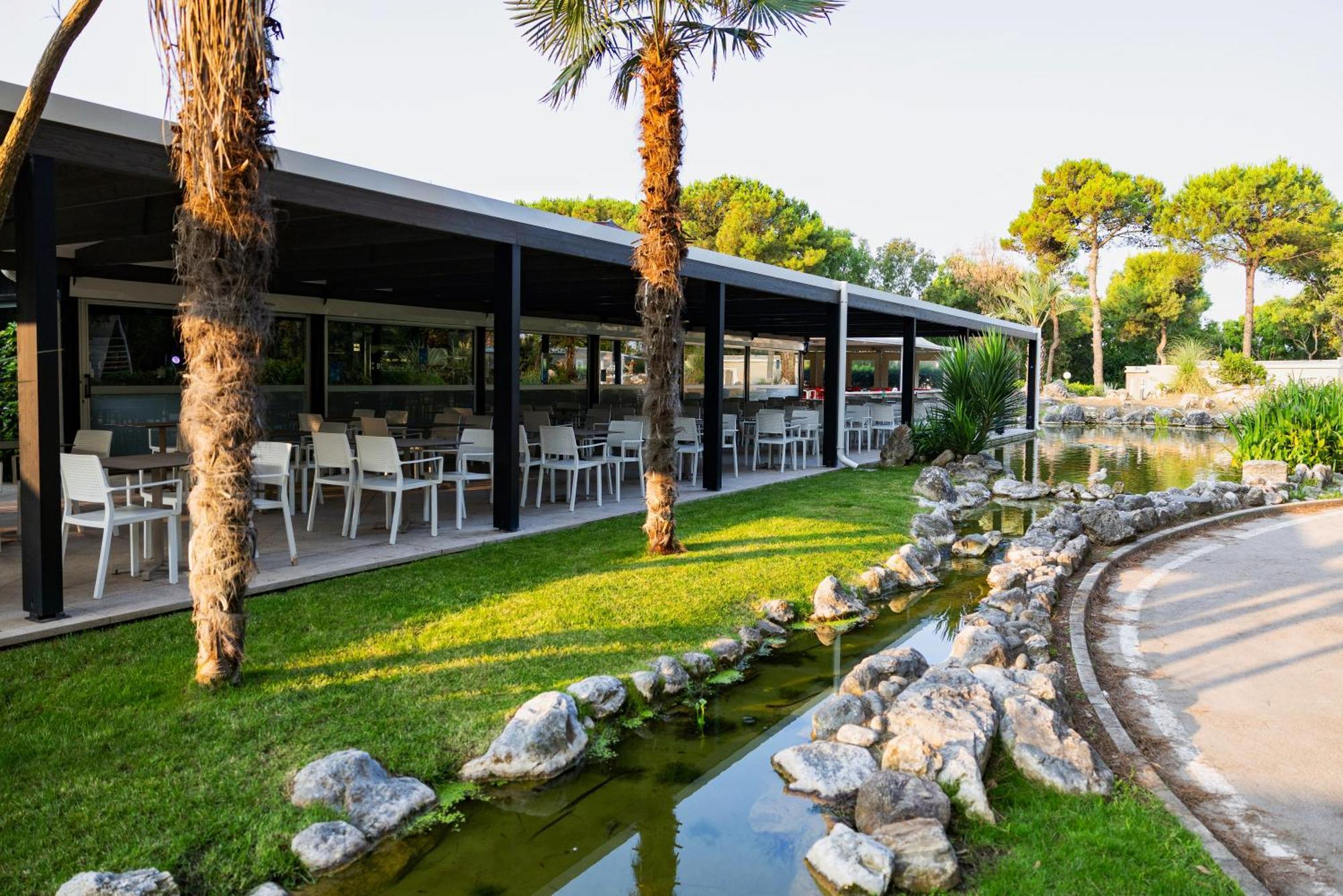 Small Camp Kr Vip Full Service Campsite Baia Domizia